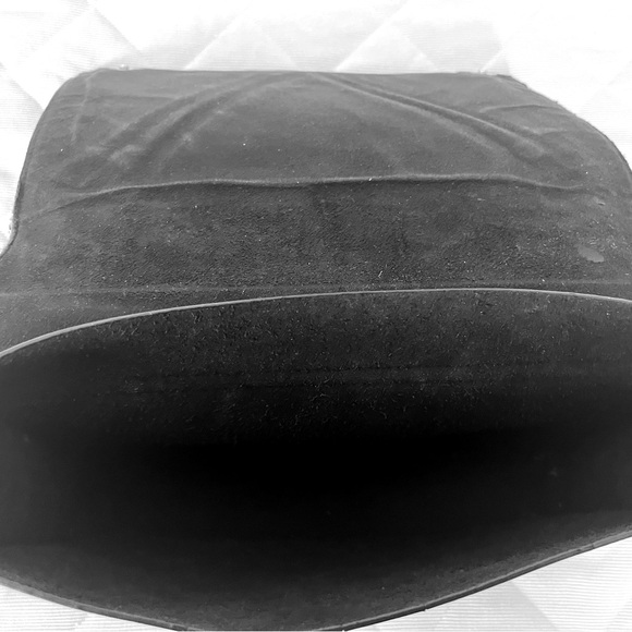 Stylish Black vegan leather Shoulder Bag silver metal chain strap two zippers - Picture 4 of 9